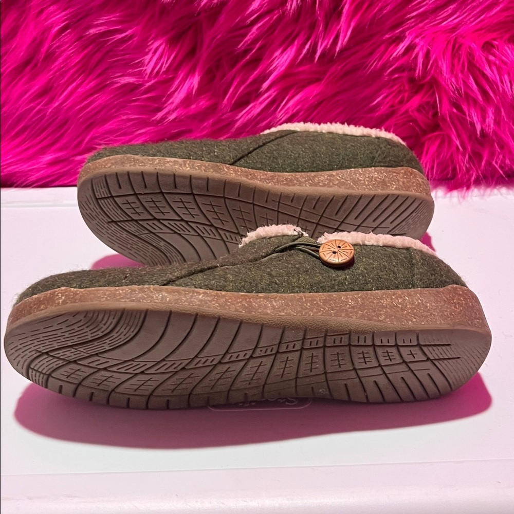 Cozy EARTH ORGINS Green Slip-On Clogs with Cream Trim - Picture 6 of 6